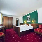 三特奈兰德旅馆 3* 塔尔高