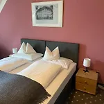 三特奈兰德旅馆